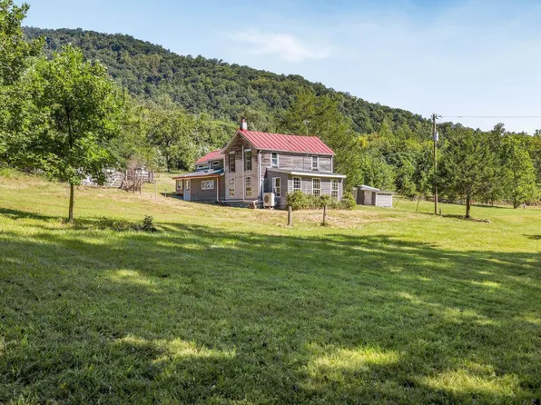 6878 Chap Place Ln, Crozet, VA 22932
