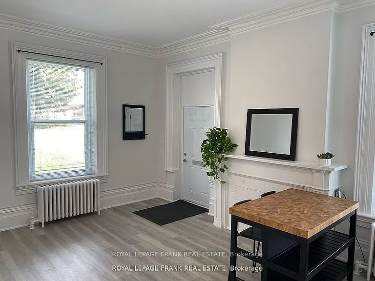 859 Dundas St W #1 — Photo 3