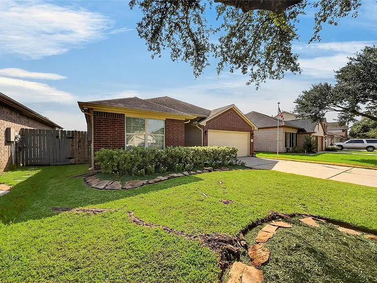 20515 Spring Bluff Ln — Photo 2