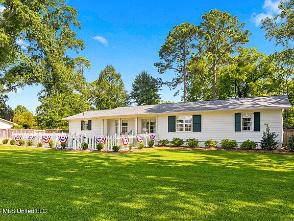 3rd image of 208 Saint Augustine Dr