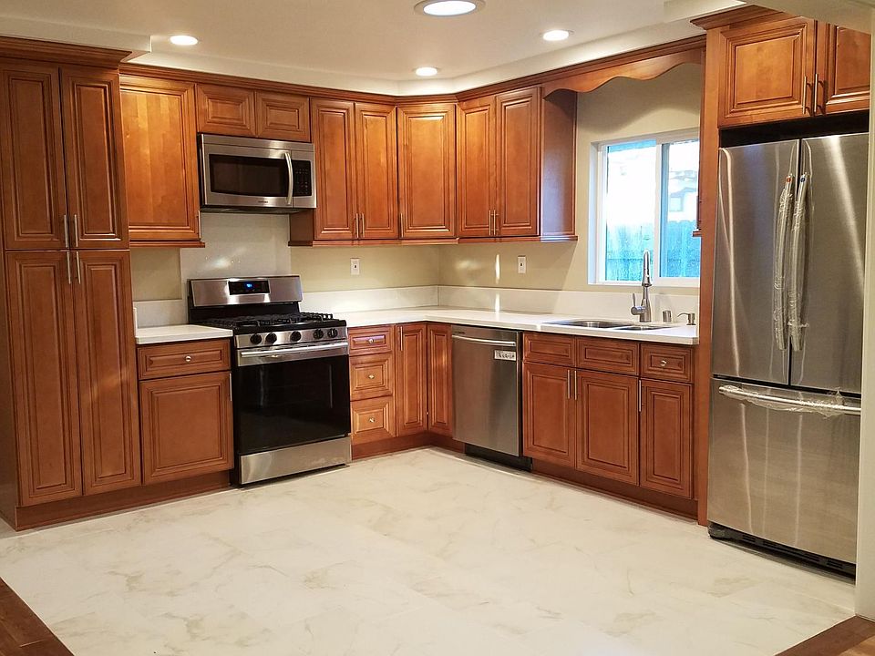 1st image of 251 N Gramercy Pl