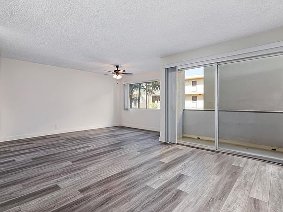 3rd image of 14320 Addison St APT 121