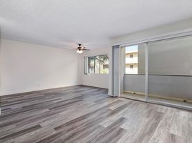 Addison Arms Apartments