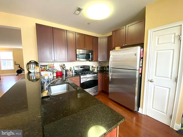 303 Admirals Way — Photo 10