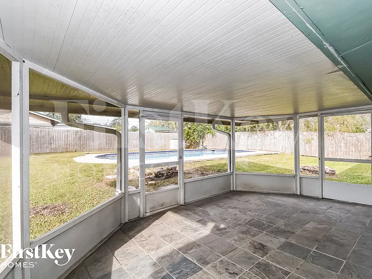 878 Westgate Dr — Photo 7