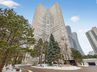 3650 Kaneff Cres #501, Mississauga, ON L5A 4A1