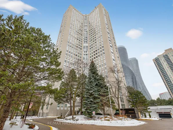 3650 Kaneff Cres #501, Mississauga, ON L5A 4A1