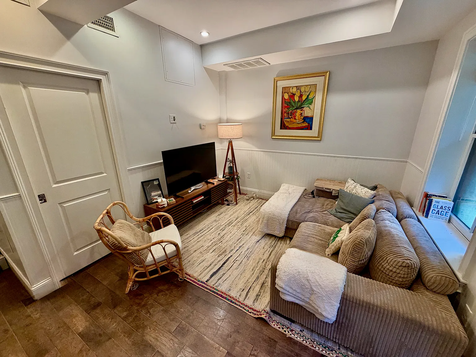 2 bed, 1.5 bath, 700 sqft, $4,000 — Photo 3