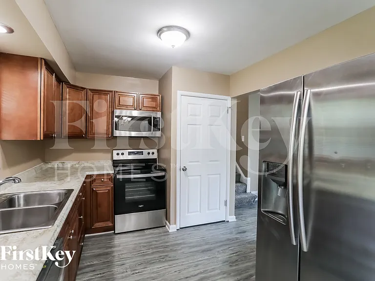 1015 Thunderbird Dr — Photo 9