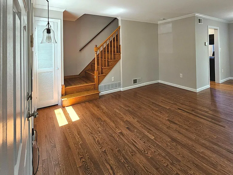2214 Arlington Ter — Photo 4