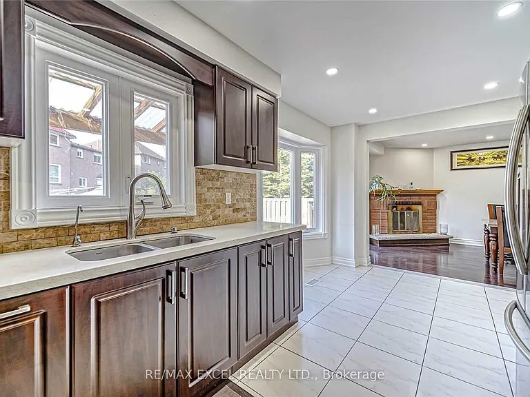 47 Whiteleaf Cres #UPPER — Photo 10