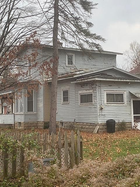 2nd image of 603 Elm St