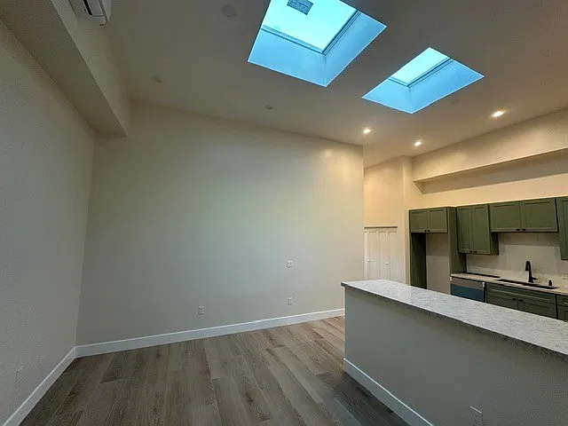 1 bed, 740 sqft, $3,250 — Photo 3