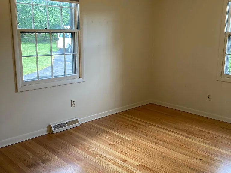 302 Kenwood Ave #1 — Photo 8