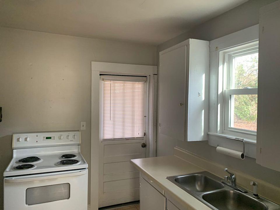 1st image of 107 Woodrow St