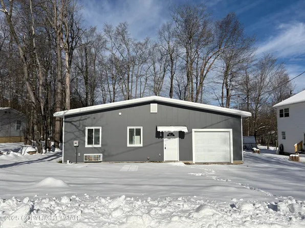 9406 Juniper Dr, Tobyhanna, PA 18466