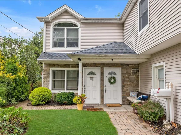 11 Nesaquake Avenue, Port Washington, NY 11050
