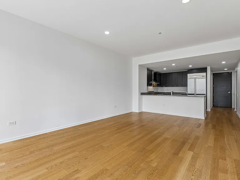 240 E Illinois St #1409 — Photo 4