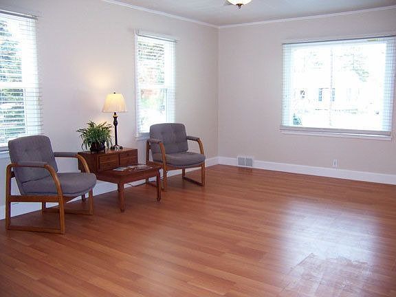 3rd image of 542 S Elmwood Dr