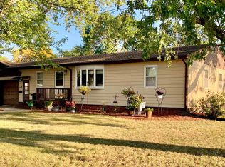 502 12th St, Hawarden, IA 51023