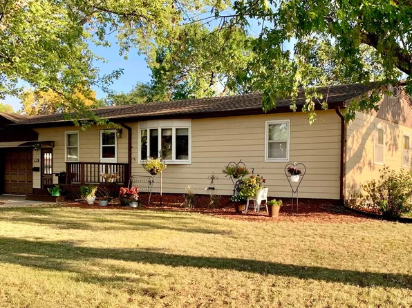 502 12th St, Hawarden, IA 51023