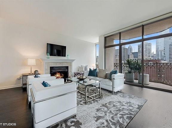 2nd image of 21 E Huron St APT 1602