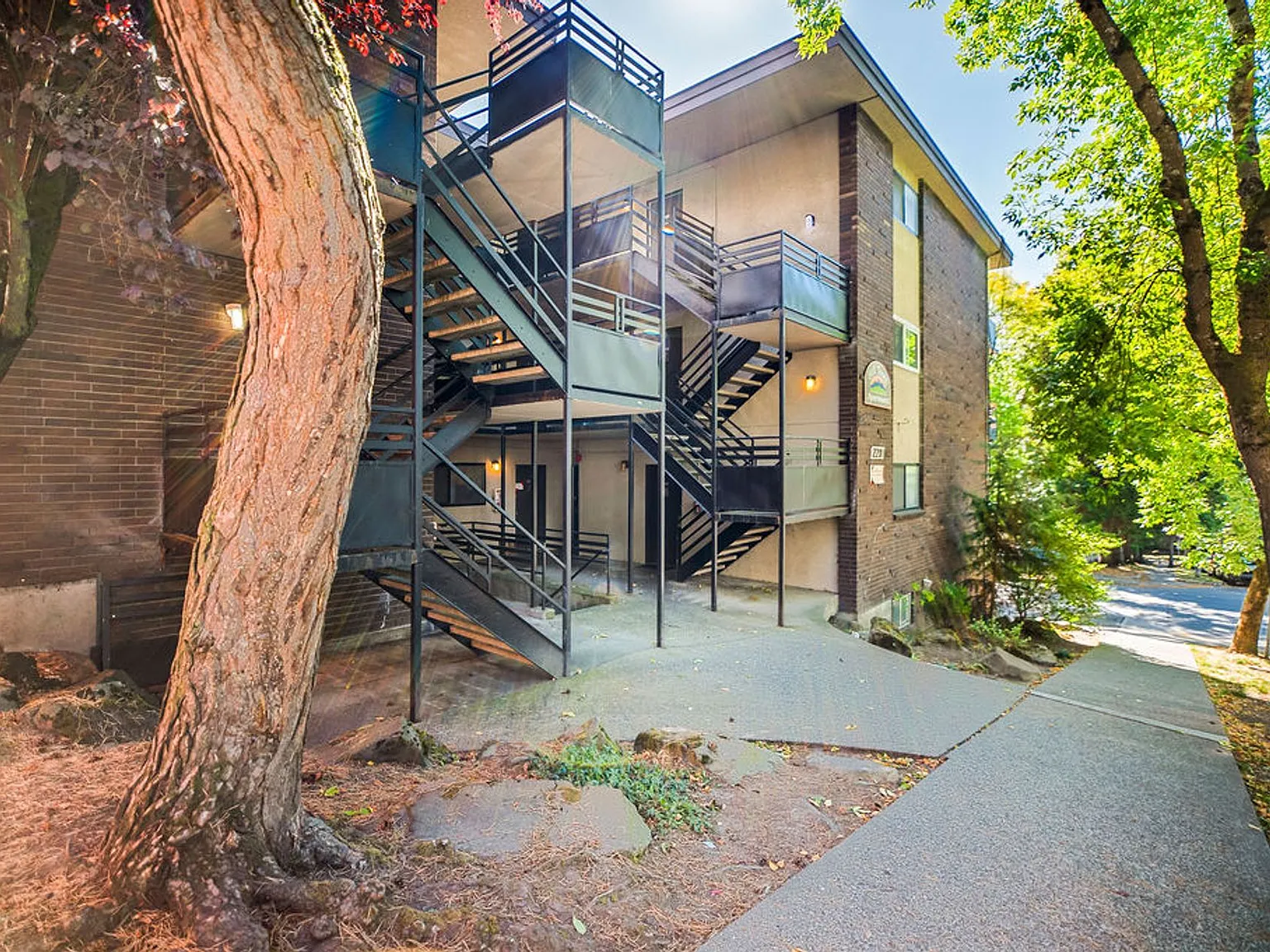 Hill Town Apartments — Photo 3