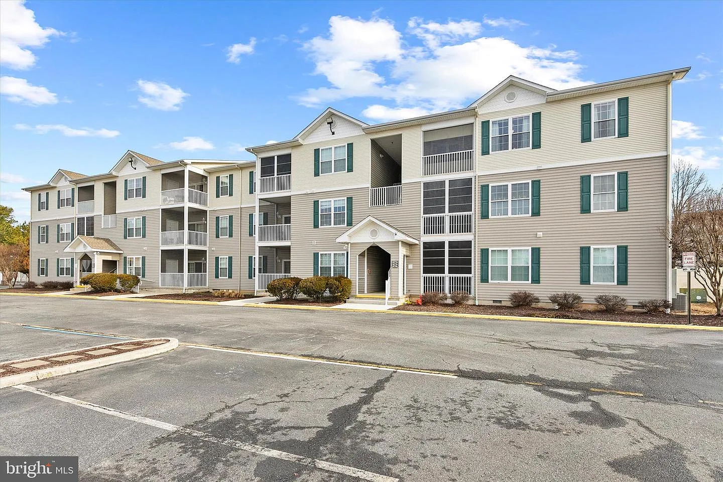 1400 Pebble Dr Unit 1424 photo 1
