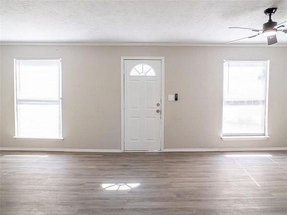 5th image of 1715 SW E Ave