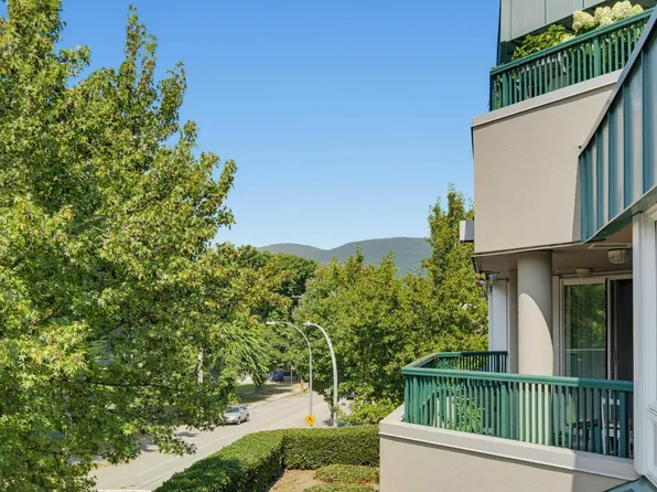 2099 Lougheed Hwy #A304, Pt Coquitlam, BC V3B 1A8