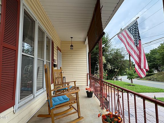 3rd image of 215 W Parker St