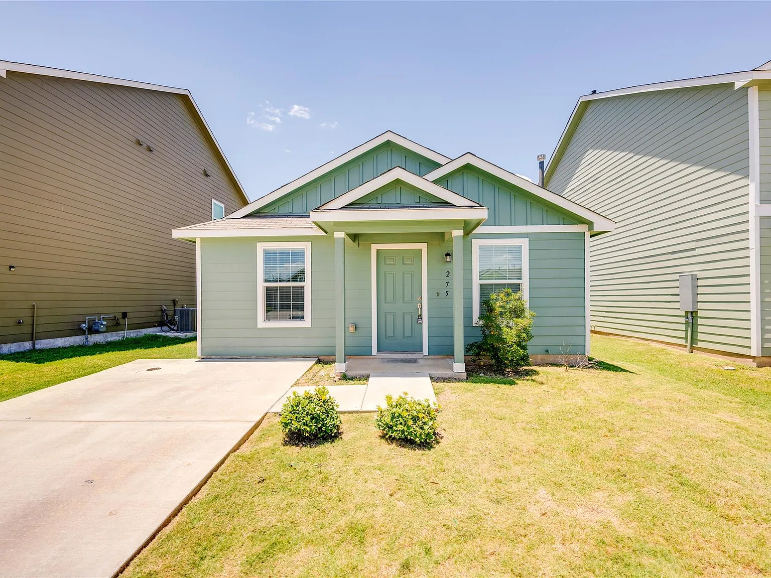 3 bed, 2.0 bath, 1568 sqft, $1,700 — Photo 2