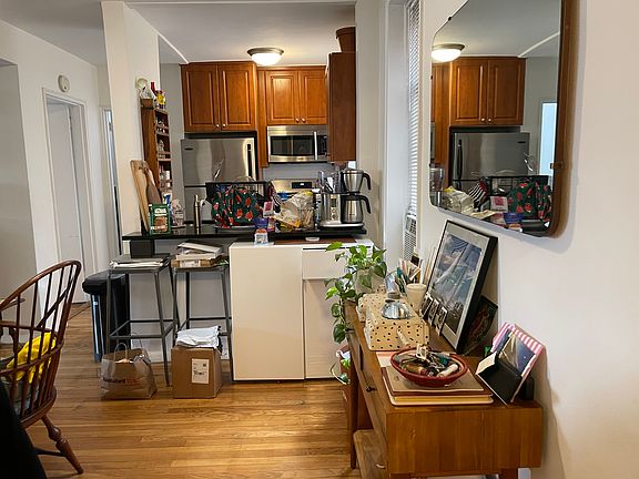 5th image of 110 Bank St APT 5A
