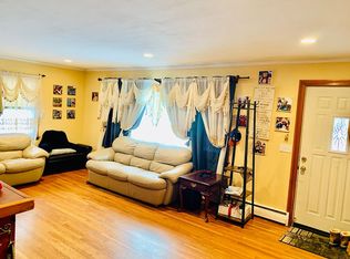 33 Pocono Ln, Danbury, CT 06810