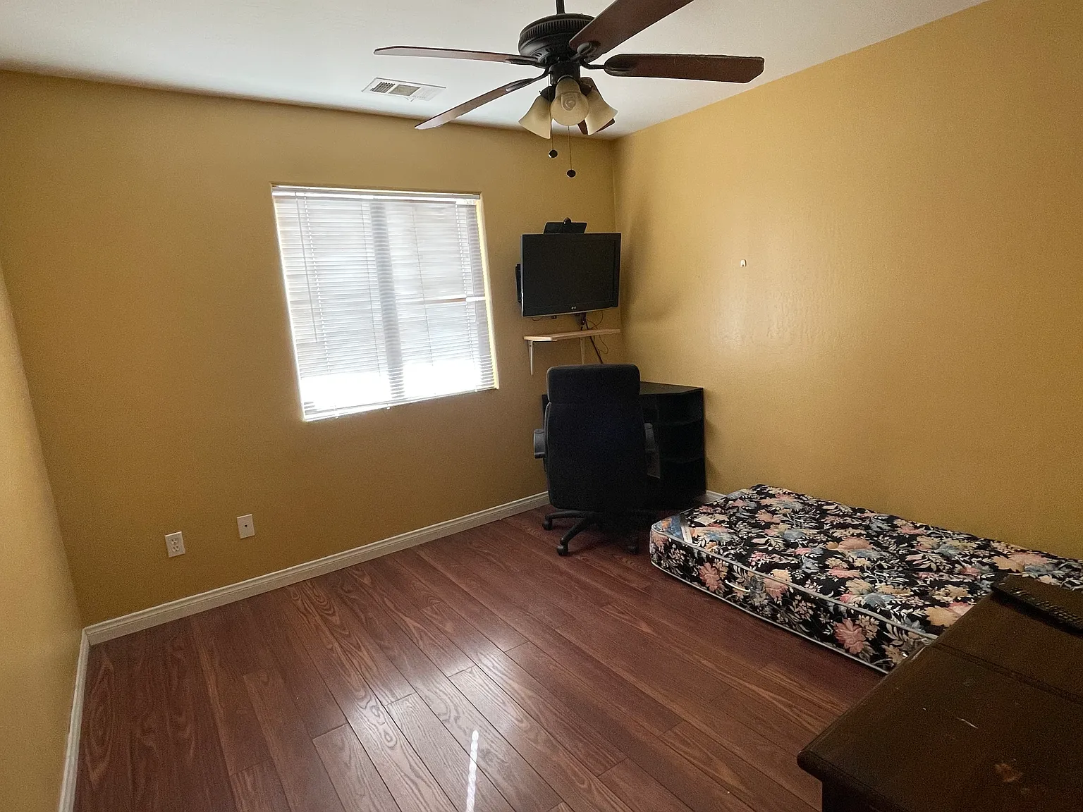 4 bed, 1837 sqft, $750 — Photo 1