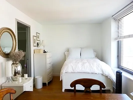 Rented by New York Residence | media 6