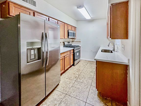 4th image of 1146 N Wedgewood Cir