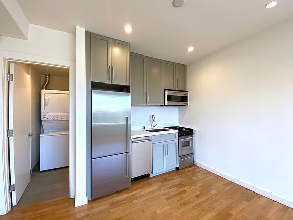 2nd image of 5 Hallam St #3