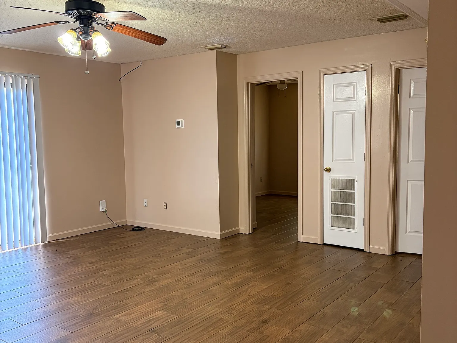 2 bed, 1.0 bath, 942 sqft, $1,000 — Photo 4