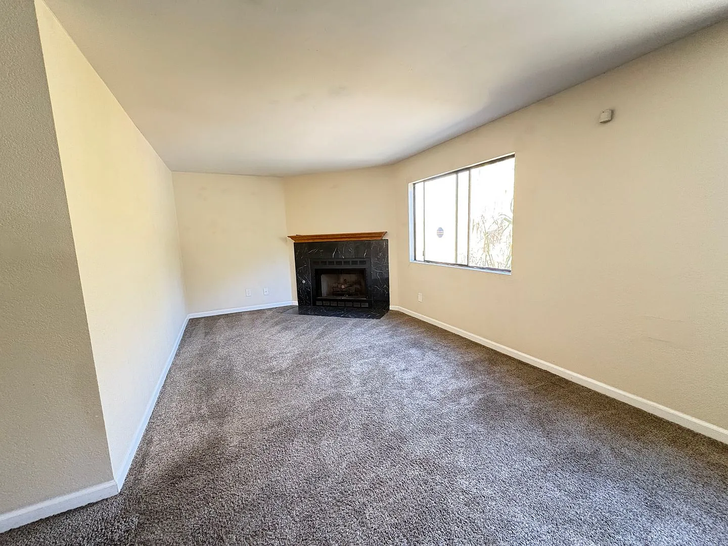 Spacious 4-Bedroom Home Available Now! — Photo 2