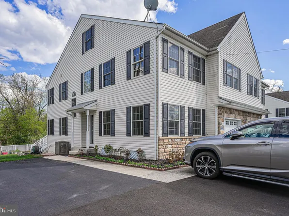 226 Chestnut St, Hatfield, PA 19440