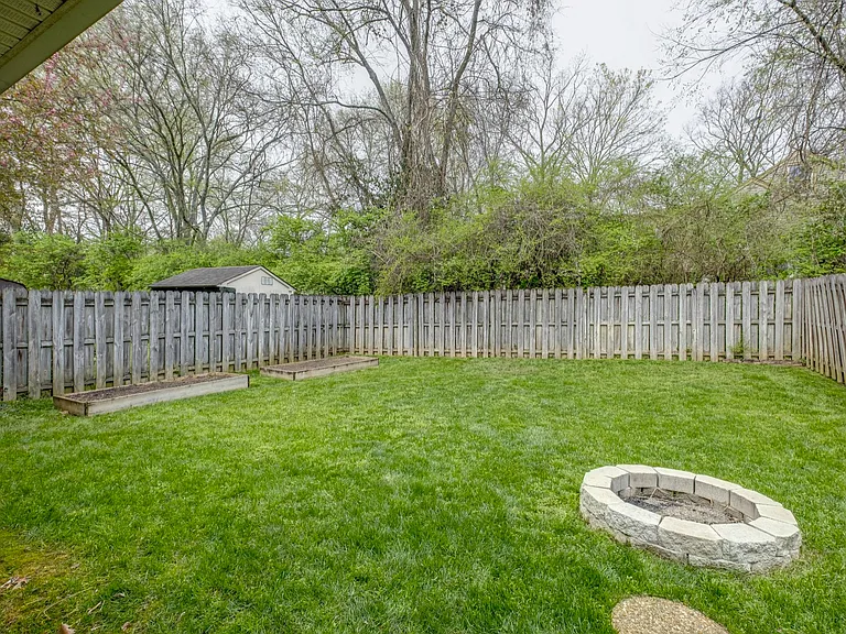 4002 Farmingham Woods Dr — Photo 24