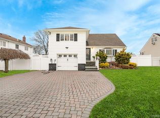 264 W End Ave, Massapequa, NY 11758