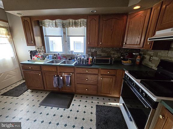 2nd image of 829 W Water St