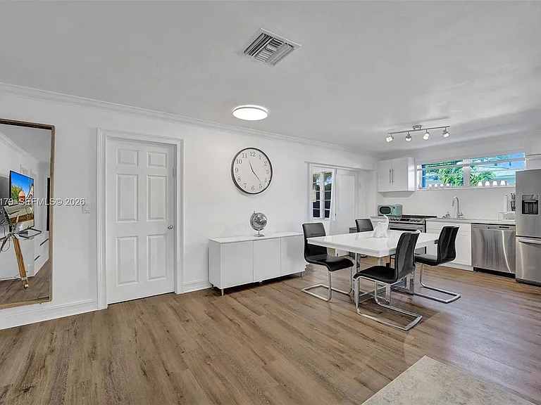 9072 Froude Ave — Photo 12