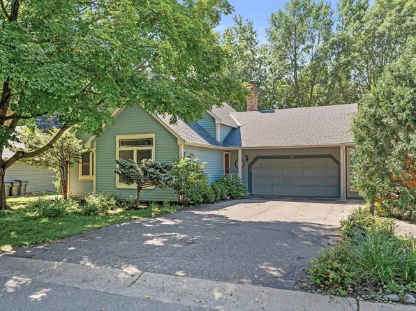 97 Olympic Cir, Chanhassen, MN 55317