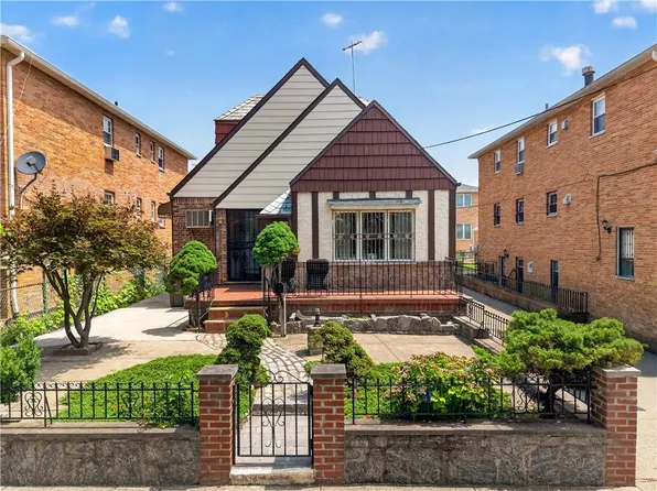 4739 197th St, Flushing, NY 11358