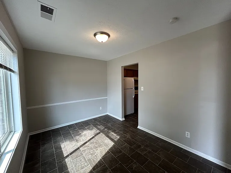 Fairview Court Apartments — Photo 48