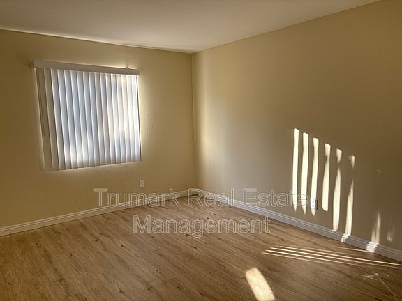 5th image of 2421 Montrose Ave #103