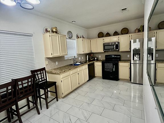 2nd image of 606 Wolcott Ln